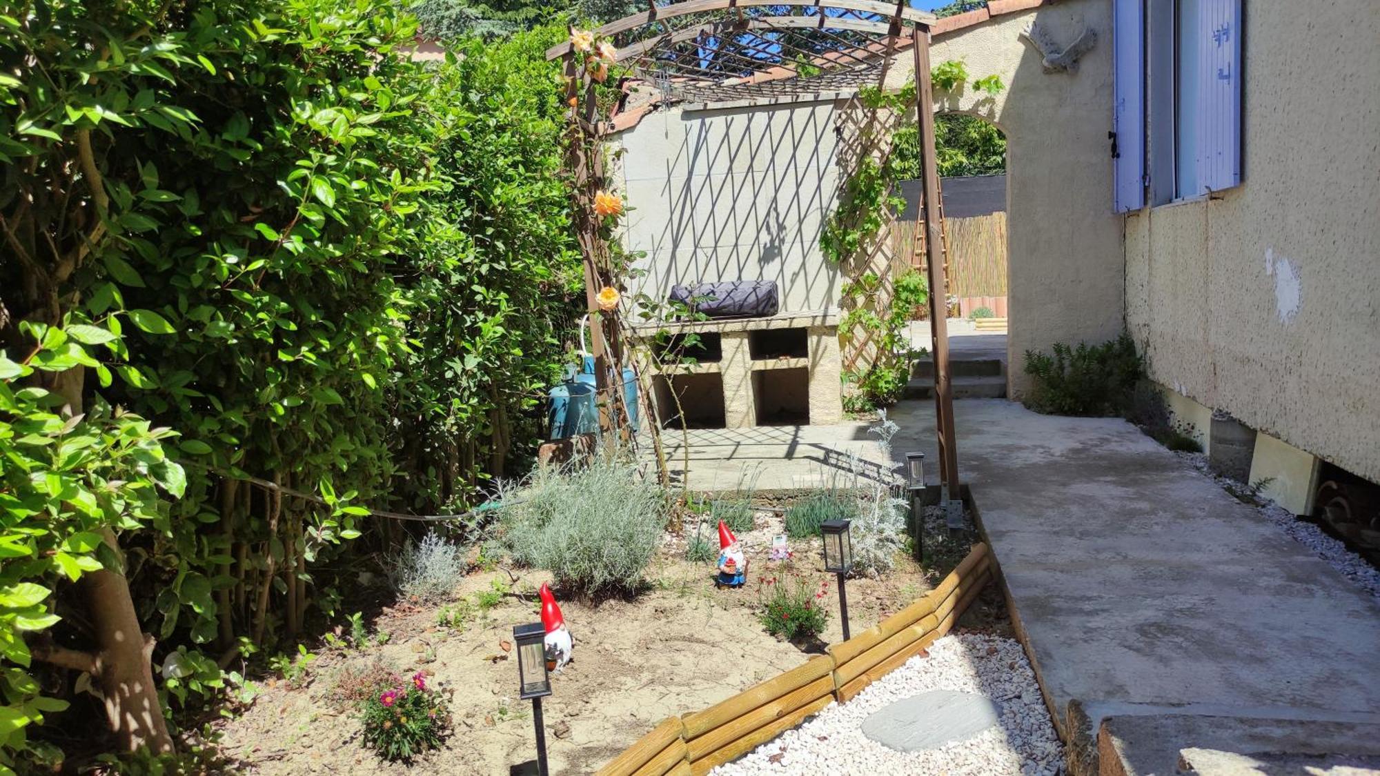 Le Jardin Des Rocailles - Villa 4 Chambres Climatisee Avec Piscine A Deux Pas D'Avignon Villeneuve-les-Avignon Bagian luar foto