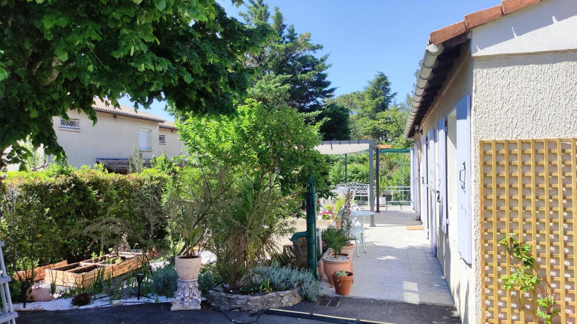 Le Jardin Des Rocailles - Villa 4 Chambres Climatisee Avec Piscine A Deux Pas D'Avignon Villeneuve-les-Avignon Bagian luar foto